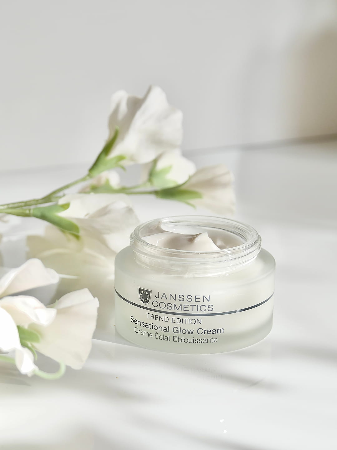 Sensational Glow Cream 50 ml + Magic Glow Serum 30 ml + tin box