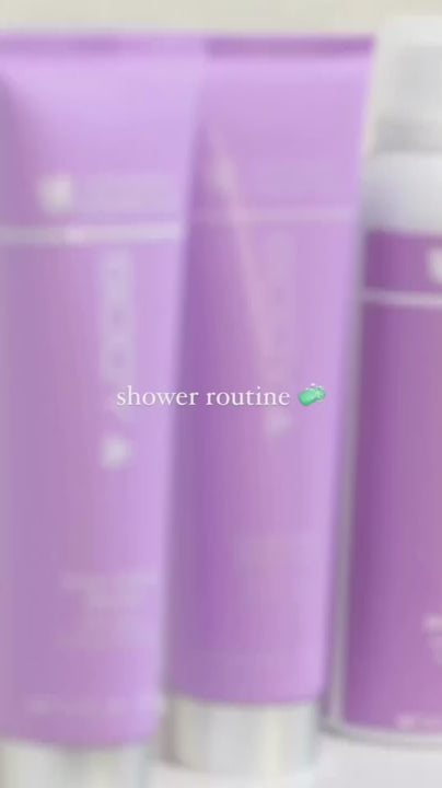 Refreshing Shower Mousse 200 ml + Oxygenating Body Scrub 150 ml + 24H Body Moisturizer 150 ml + tin box