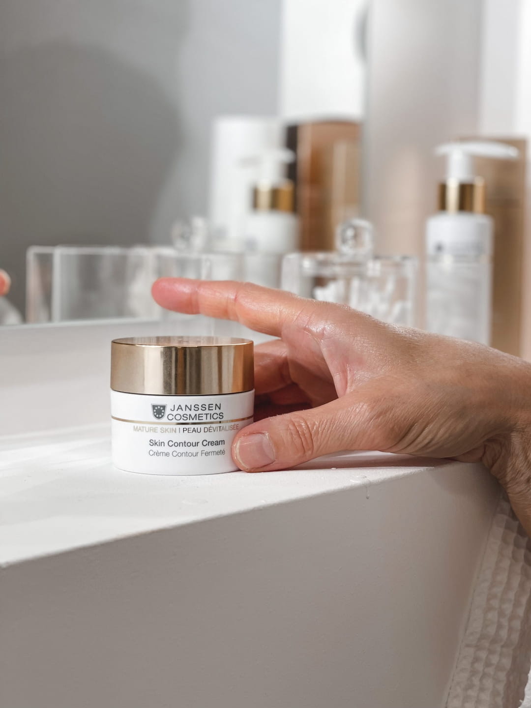 Instant Lift Serum 30 ml + Skin Contour Cream 50 ml + pochette